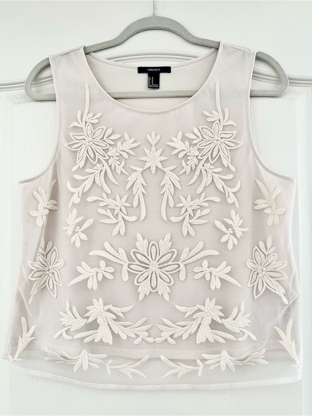 Forever 21 Cream Beige Floral Embroidered Mesh Sleeveless Blouse Medium NWOT